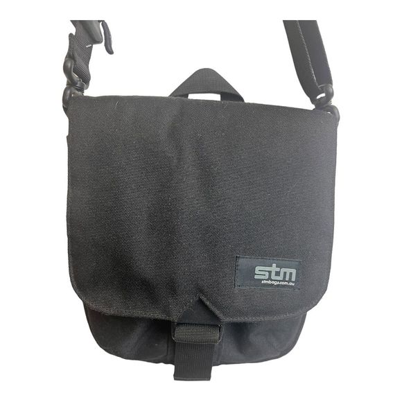 STM Bags Australia Messenger Travel ipad Tablet Book‎ Bag Black with Strap - Picture 3 of 8